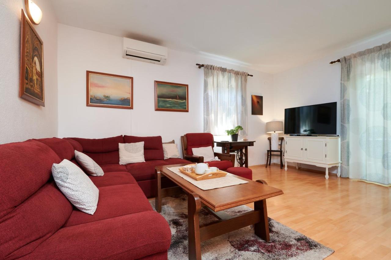 Guesthouse Aria Trogir Bagian luar foto