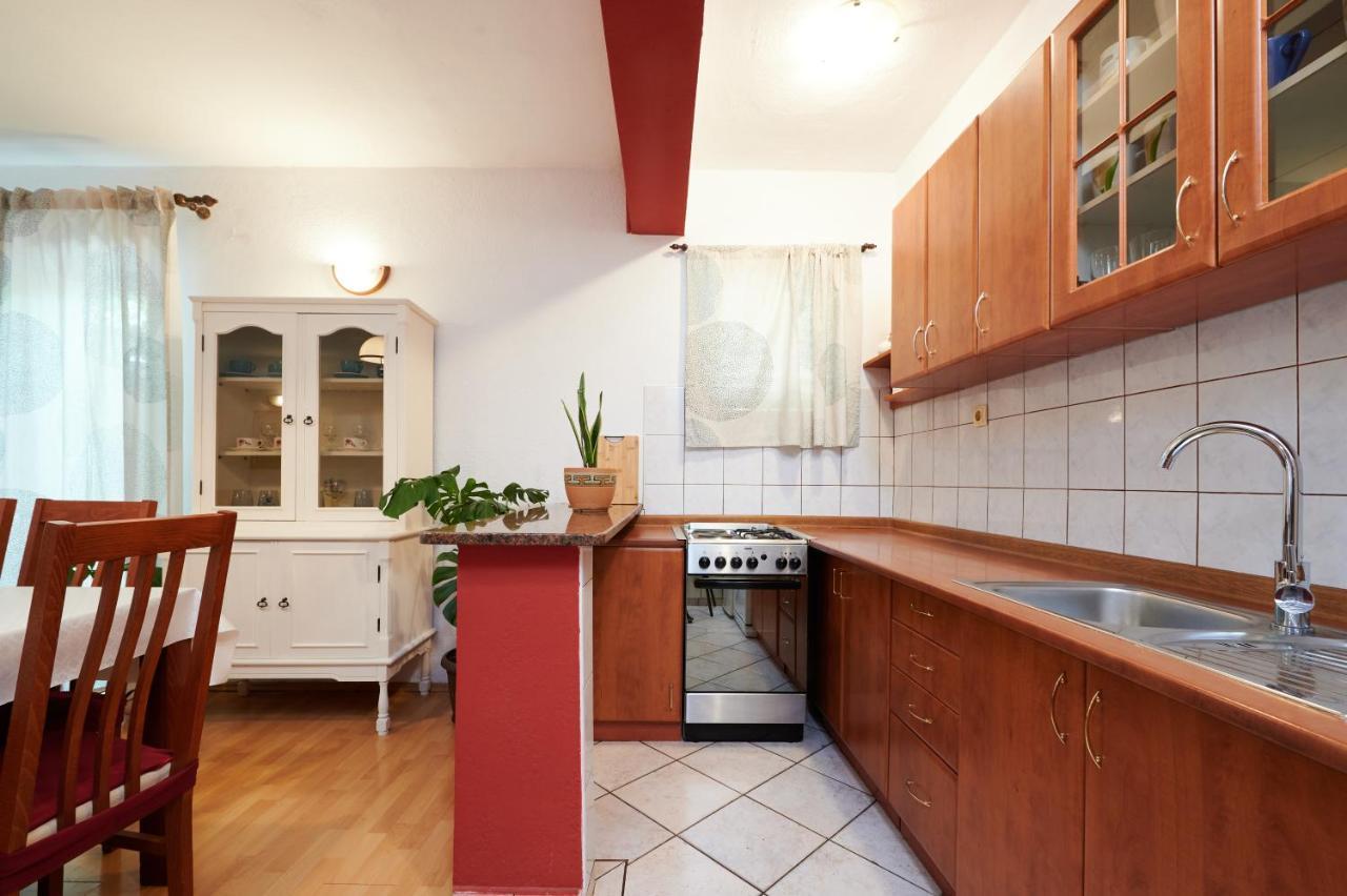 Guesthouse Aria Trogir Bagian luar foto
