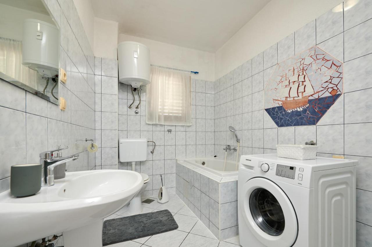 Guesthouse Aria Trogir Bagian luar foto